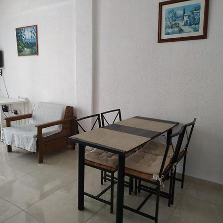 1 Bedroom Apartment Larnaca Oda fotoğraf