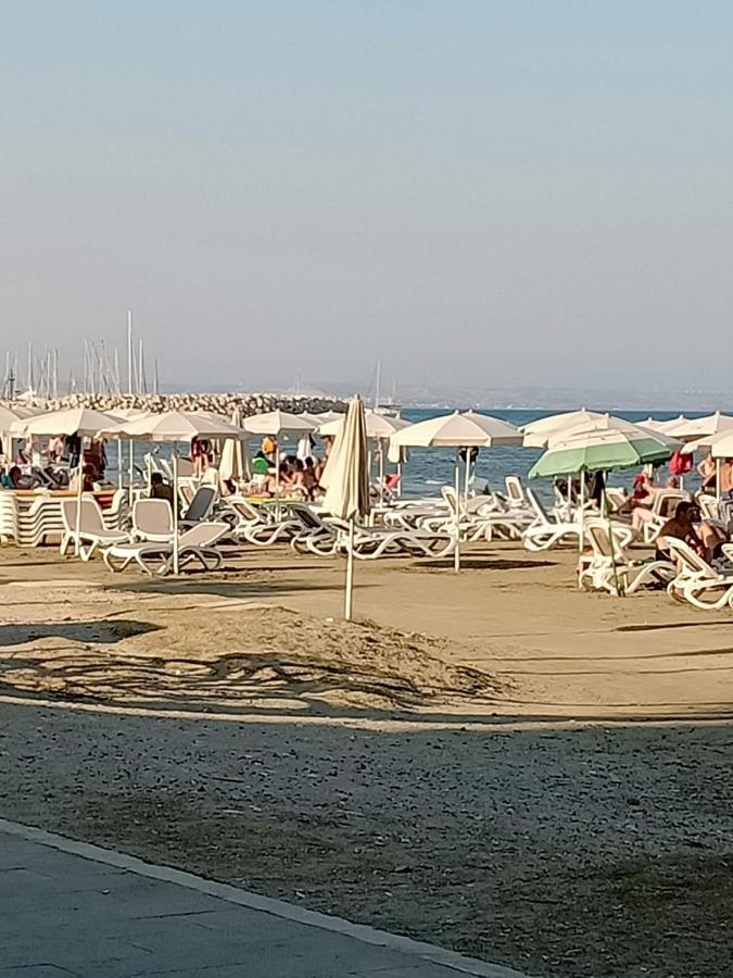 1 Bedroom Apartment Larnaca Dış mekan fotoğraf