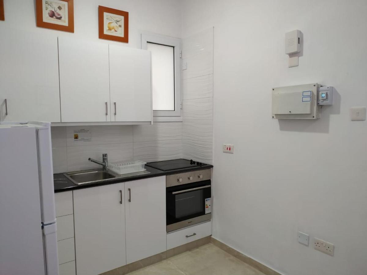 1 Bedroom Apartment Larnaca Dış mekan fotoğraf