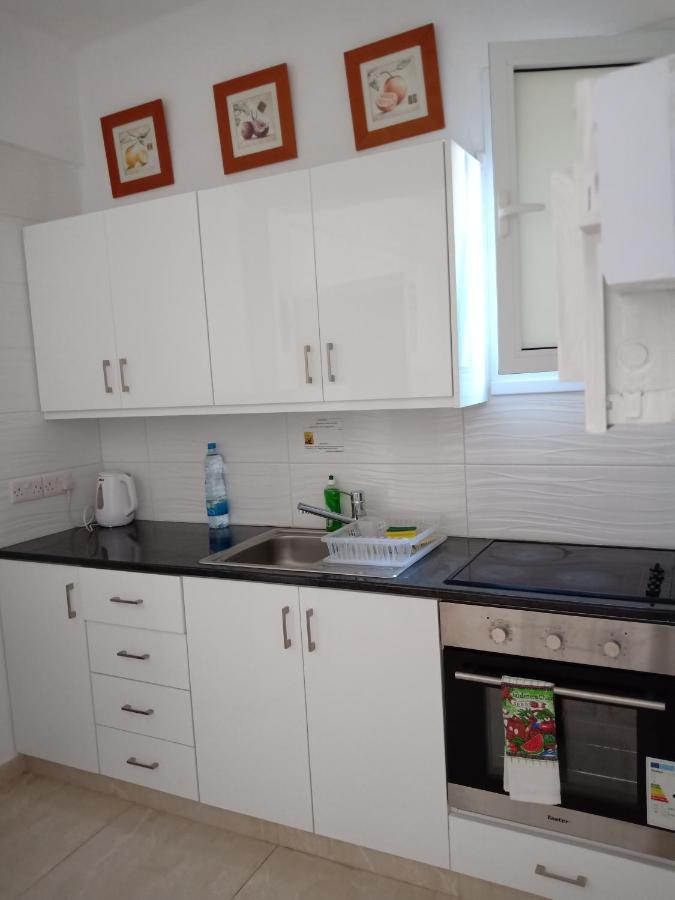 1 Bedroom Apartment Larnaca Dış mekan fotoğraf