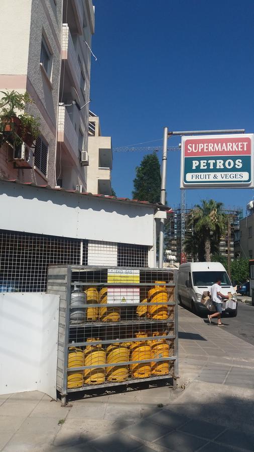 1 Bedroom Apartment Larnaca Dış mekan fotoğraf
